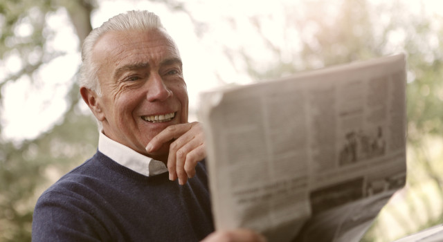 Elderlymanreadingnewspaper